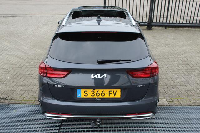 KIA CEE D Ceed Sportswagon 1.5 T-GDi GT-Line Automaat/1ste Eigenaar/Dealeronderhouden/Panoramadak/Trekhaak/Navigatie/Achteruitrijcamera/Stuur- en Stoelverwarming/Adaptive cruisecontrol/Lane assist/Parkeersensoren rondom