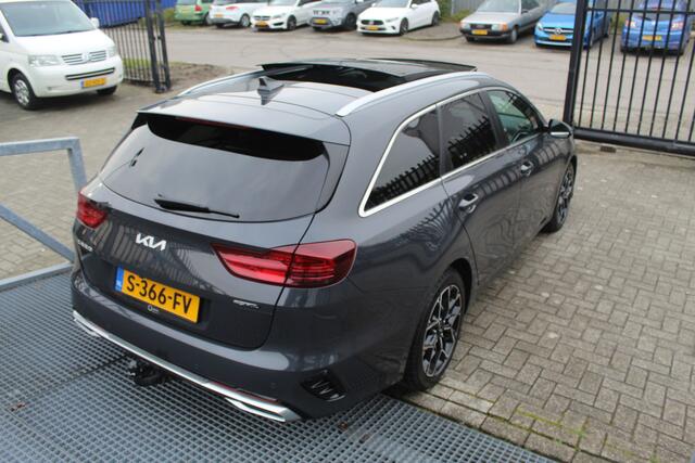 KIA CEE D Ceed Sportswagon 1.5 T-GDi GT-Line Automaat/1ste Eigenaar/Dealeronderhouden/Panoramadak/Trekhaak/Navigatie/Achteruitrijcamera/Stuur- en Stoelverwarming/Adaptive cruisecontrol/Lane assist/Parkeersensoren rondom