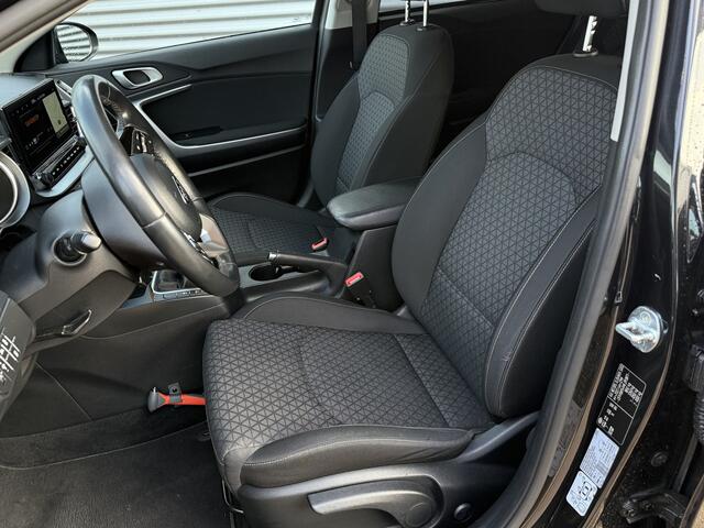 KIA CEE D Ceed Sportswagon 1.5!! T-GDi DynamicLine met 1400 kg trekgewicht! | Camera | Trekhaak | Navi | Cruise | Apple Carplay/Android Auto | Rijstrooksensor | RIJKLAARPRIJS INCL 12 MAANDEN GARANTIE EN BEURT