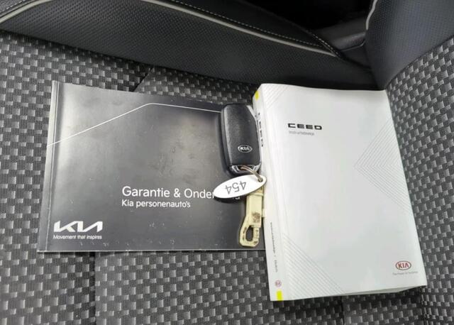 KIA CEE D Ceed Sportswagon 1.5 T-GDi 160PK Automaat DynamicPlusLine / Airco-ecc./ Pdc+Camera / Stoel-Stuurverwarming / 1/2Leder /