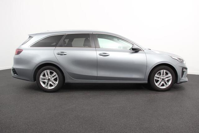 KIA CEE D Ceed Sportswagon 1.4 T-GDi Automaat DynamicLine | Panoramadak | Adaptive Cruise Control | Lane Assist | Camera | Stoel/Stuurverwarming | Apple Carplay/Android Auto | JBL Soundsystem | Navigatie |