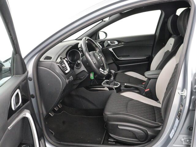 KIA CEE D Ceed 1.0 T-GDi GT-Line Edition | Carplay | Camera | Navigatie | Climate control | Parkeerhulp | Cruise control | Bluetooth | 17'' | DAB