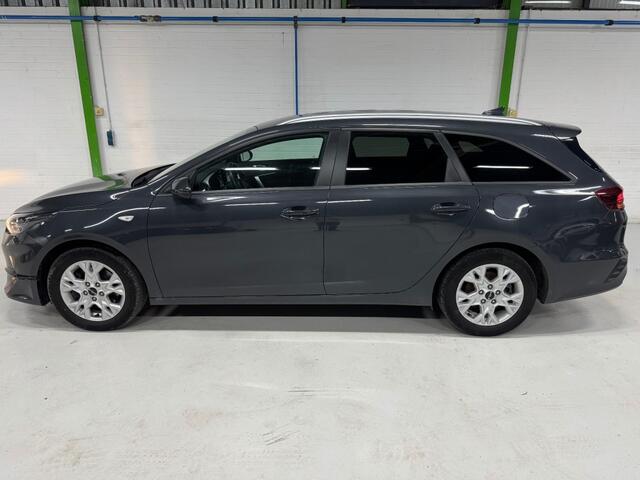 KIA CEE D 1.5 T-GDI Vision Sportswagon / 26429 km / Apple carplay / Stuurverwarming / Boekjes ingevuld aanwezig.