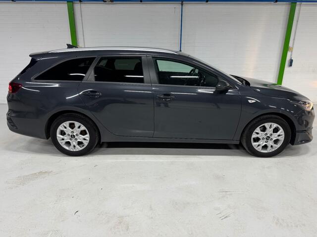 KIA CEE D 1.5 T-GDI Vision Sportswagon / 26429 km / Apple carplay / Stuurverwarming / Boekjes ingevuld aanwezig.