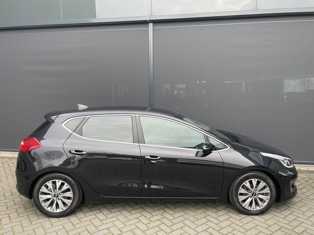 KIA CEE D cee'd 1.6 GDI DynamicLine Achteruitrijcamera - Apple carplay - Trekhaak afneembaar - Parkeersensor achter - Cruise control - Bluetooth - Elektrische ramen - Led verlichting - Radio - Stuur multifunctioneel - Stuur leder - Start/stop systeem - Licht metale