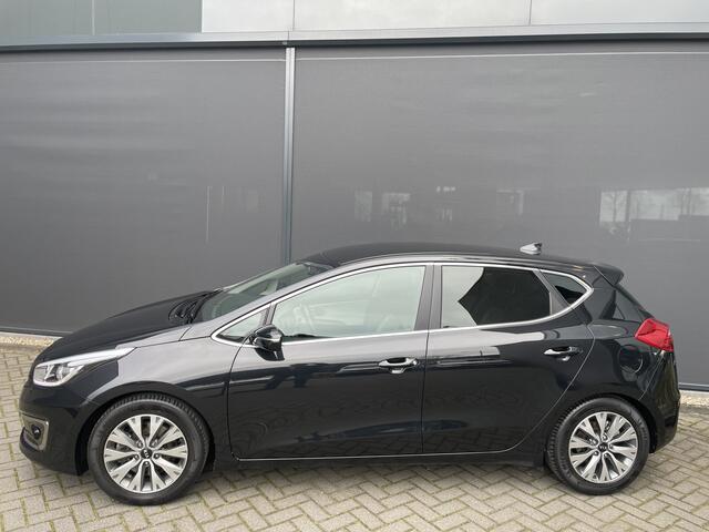 KIA CEE D cee'd 1.6 GDI DynamicLine Achteruitrijcamera - Apple carplay - Trekhaak afneembaar - Parkeersensor achter - Cruise control - Bluetooth - Elektrische ramen - Led verlichting - Radio - Stuur multifunctioneel - Stuur leder - Start/stop systeem - Licht metale