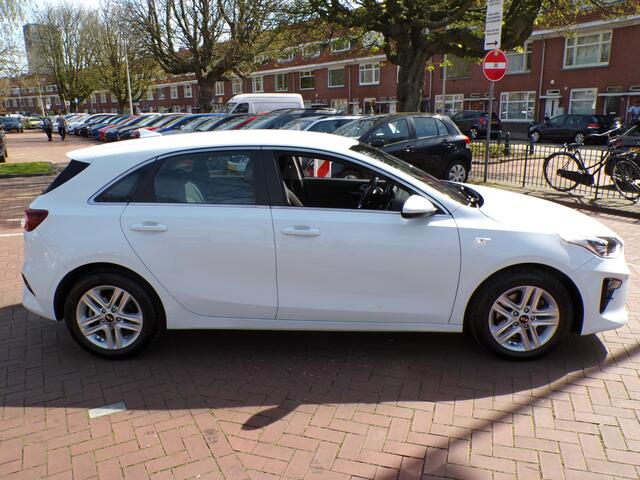 KIA CEE D Ceed 1.4 T-GDi DynamicPlusLine 141 PK,,, stuurverwarming nw banden