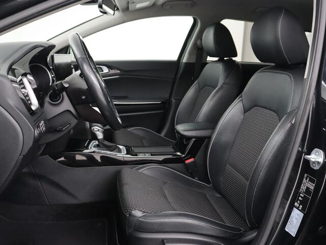 KIA CEE D Ceed 1.6 GDI PHEV DynamicPlusLine | Trekhaak | Stoelverwarming | Adaptive cruise | Camera | Carplay | Half leder | Full LED | Keyless | File Assistent | Navigatie | Plug In