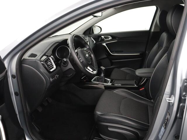 KIA CEE D Ceed 1.0 T-GDi DynamicPlusLine | Stoelverwarming | Carplay | Camera | Navigatie | Stuurverwarming | Half leder | Cruise control | Keyless | DAB | Parkeerhulp | Climate control | Bluetooth