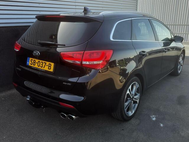 KIA CEE D cee'd Sportswagon 1.0 T-GDi GT-Line Summer Edition Schuif/kanteldak, Trekhaak, Nieuw geleverd en dealeronderhouden, Stoel- & Stuurwiel verwarmd, Navigatie, Climate control
