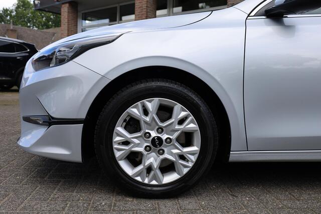 KIA CEE D Ceed Sportswagon 1.0 T-GDi DynamicLine CARPLAY CAMERA HALF-LEER CRUISE DRAADLOOS-LADEN DAB LANE-ASSIST HILD-HOLD CLIMA NAVI CRUISE PDC LMV