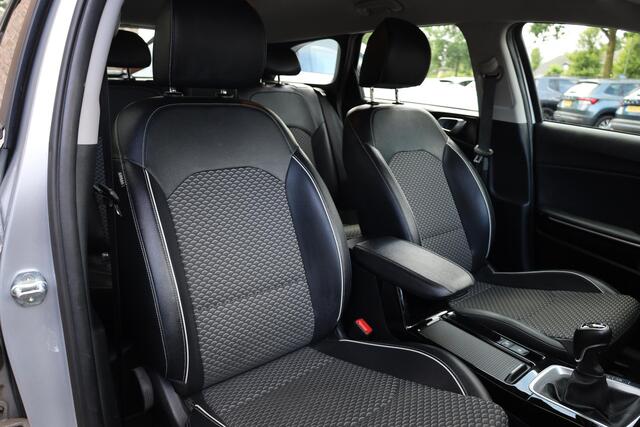 KIA CEE D Ceed Sportswagon 1.0 T-GDi DynamicLine CARPLAY CAMERA HALF-LEER CRUISE DRAADLOOS-LADEN DAB LANE-ASSIST HILD-HOLD CLIMA NAVI CRUISE PDC LMV