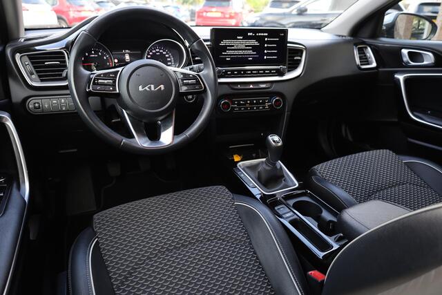 KIA CEE D Ceed Sportswagon 1.0 T-GDi DynamicLine CARPLAY CAMERA HALF-LEER CRUISE DRAADLOOS-LADEN DAB LANE-ASSIST HILD-HOLD CLIMA NAVI CRUISE PDC LMV