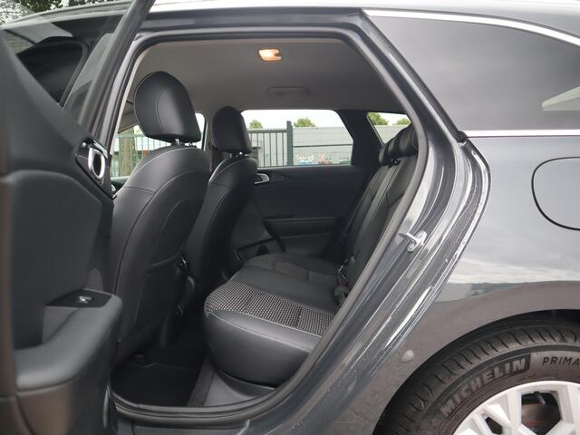 KIA CEE D Ceed Sportswagon 1.5 T-GDi DynamicPlusLine Stoel & Stuurverwarming / Camera / Full Led / Keyless