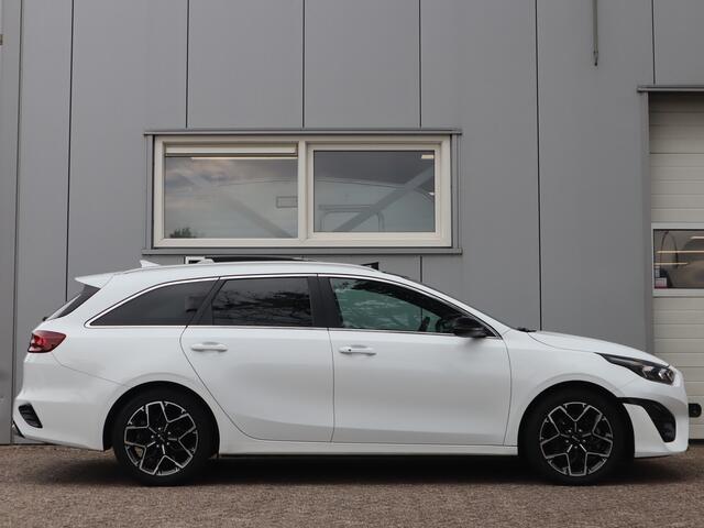 KIA CEE D Ceed Sportswagon 1.5 T-GDi GT-Line / Pano / Half Leder / Pilot Assist / Stoel & Stuurverwarming