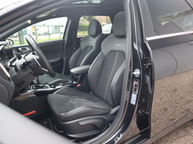 KIA CEE D Ceed Sportswagon 1.5 T-GDi GT-Line / Pano / Half Leder / Pilot Assist / Stoel & Stuurverwarming