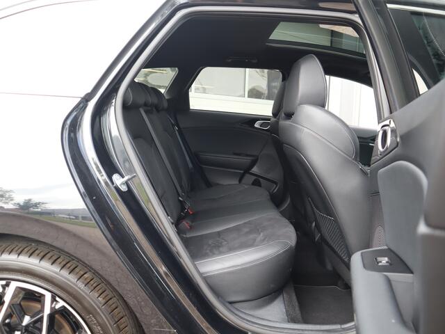 KIA CEE D Ceed Sportswagon 1.5 T-GDi GT-Line / Pano / Half Leder / Pilot Assist / Stoel & Stuurverwarming
