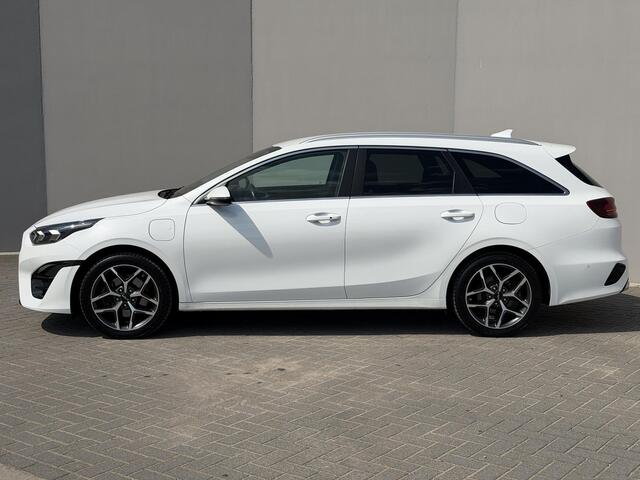 KIA CEE D Ceed Sportswagon 1.6 GDI PHEV DynamicLine / Fabrieksgarantie tot 1-2030 / Dealer Onderhouden / Trekhaak Afneembaar / Adaptieve Cruise / Navigatie via Apple Carplay & Android Auto / Keyless / Elektr. Klep /
