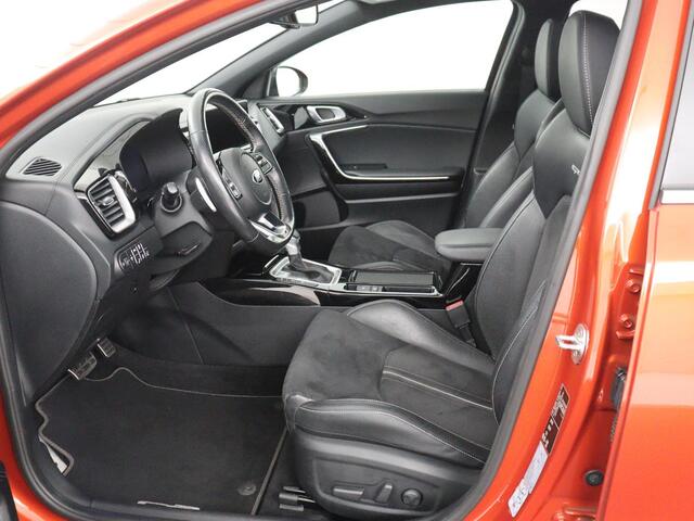 KIA CEE D Ceed 1.5 T-GDi GT-PlusLine | Panoramadak | Trekhaak | Stoelverwarming | Leder/Alcantara | JBL Sound | Carplay | Adaptive cruise | Sportstoelen | Achterbankverwarming | Keyless | Navigatie | Camera | Memory | Side Assist
