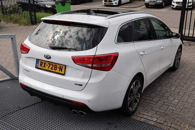 KIA CEE D cee'd Sportswagon 1.0 T-GDi GT-Line Edition Panoramadak! Apple carplay/Achteruitrijcamera/Stuurverwarming/Stoelverwarming/Cruise control/Climate control/17 inch licht metaal