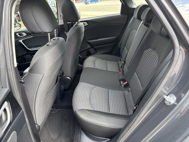 KIA CEE D Ceed Sportswagon 1.5 T-GDi Spirit / Android Auto/Applecarplay/ Navi / Schuifkanteldak / Cruise Control / Stoel en Stuurverwarming /