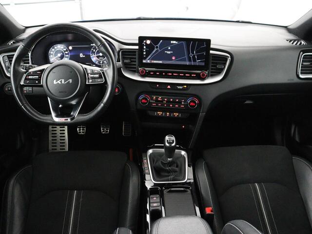 KIA CEE D Ceed 1.5 T-GDi GT-Line | Panoramadak | Trekhaak | Stuur/stoel verwarming | Camera | Park assist | Adaptive cruise | Carplay | Dodehoek detectie | Virtual |