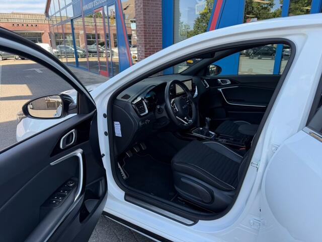 KIA CEE D 1.5 T-GDI GT Line Panodak Navi Carplay Airco(ECC)