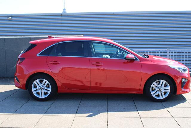KIA CEE D Ceed 1.4 T-GDi DynamicPlusLine AUTOMAAT STOEL- STUURVERWARMING, EXTRA GETINT GLAS, NAVIGATIE