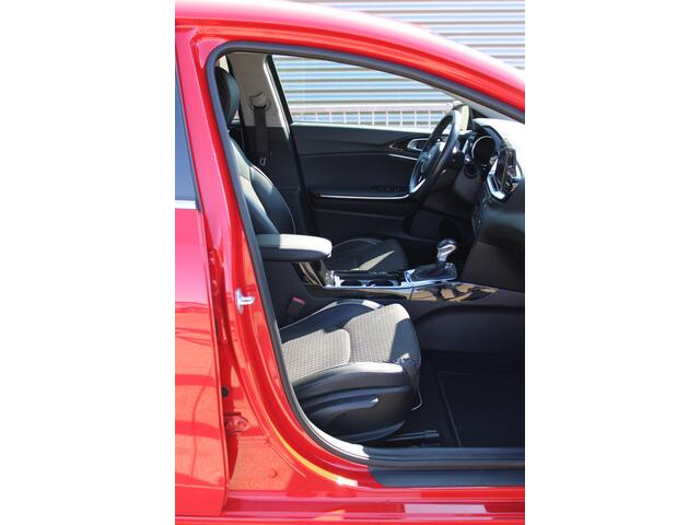 KIA CEE D Ceed 1.4 T-GDi DynamicPlusLine AUTOMAAT STOEL- STUURVERWARMING, EXTRA GETINT GLAS, NAVIGATIE