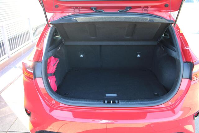 KIA CEE D Ceed 1.4 T-GDi DynamicPlusLine AUTOMAAT STOEL- STUURVERWARMING, EXTRA GETINT GLAS, NAVIGATIE