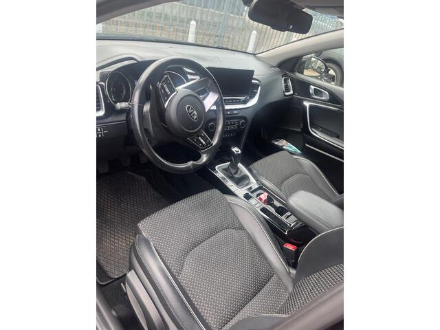 KIA CEE D Ceed 1.0 T-GDi DynPlusLine, Camera! Carplay! Half Leder! VERWACHT!