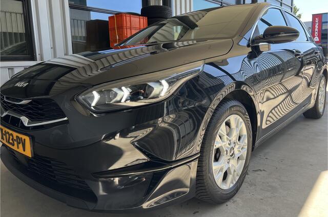 KIA CEE D Ceed 1.0 T-GDi DynamicPlusLine | CAMERA | NAVI | CARPLAY/ANDROID | STOEL/STUURVERWARMING | CRUISE CONTROL ADAPTIEF | PDC | LMV 16'' | CLIMATE CONTROL | BLUETOOTH | KEYLESS | DAB