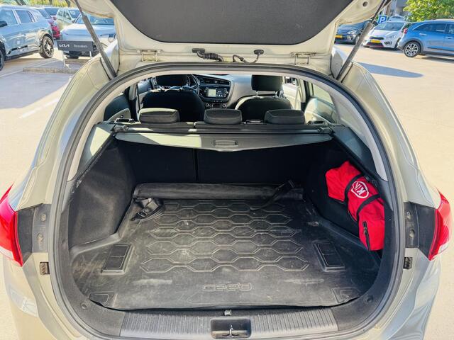 KIA CEE D cee'd Sportswagon 1.6 GDI DynamicLine Automaat Stoelverwarming | Trekhaak | Verzwaarde achterveren