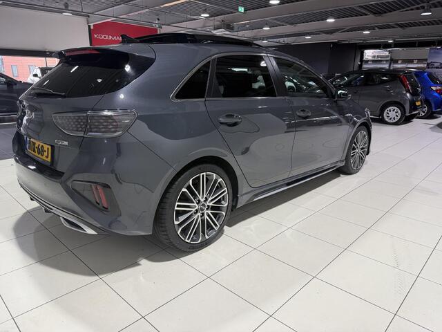KIA CEE D Ceed 1.5 T-GDi GT-PlusLine AUTOMAAT, Schuif kantel dak, 18 inch, Stoel en Stuur verwarming, Apple Carplay/Android Auto.