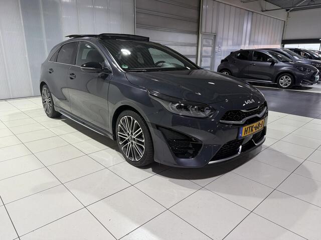 KIA CEE D Ceed 1.5 T-GDi GT-PlusLine AUTOMAAT, Schuif kantel dak, 18 inch, Stoel en Stuur verwarming, Apple Carplay/Android Auto.