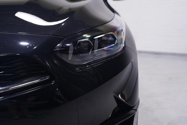 KIA CEE D Ceed Sportswagon 1.0 T-GDi MHEV DynamicPlusLine 1e eigen. NAP 17"-lmv PDC achter camera Navigatie half lederen bekleding APPLE-carplay DAB-ontvangst lane-assist stoel/stuur-verwarming ACC dakrail-allu electrische-achterklep private-glas LED-verlichting