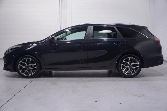 KIA CEE D Ceed Sportswagon 1.0 T-GDi MHEV DynamicPlusLine 1e eigen. NAP 17"-lmv PDC achter camera Navigatie half lederen bekleding APPLE-carplay DAB-ontvangst lane-assist stoel/stuur-verwarming ACC dakrail-allu electrische-achterklep private-glas LED-verlichting