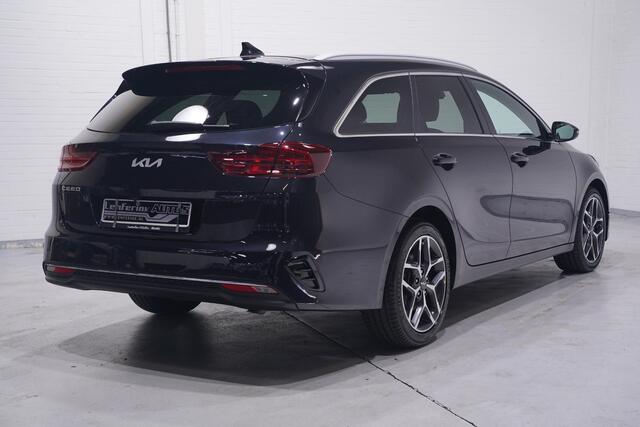 KIA CEE D Ceed Sportswagon 1.0 T-GDi MHEV DynamicPlusLine 1e eigen. NAP 17"-lmv PDC achter camera Navigatie half lederen bekleding APPLE-carplay DAB-ontvangst lane-assist stoel/stuur-verwarming ACC dakrail-allu electrische-achterklep private-glas LED-verlichting