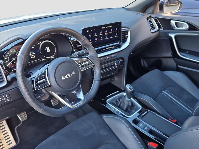 KIA CEE D Ceed Sportswagon 1.5 T-GDi GT-Line | Pano | Stoelverwarming | LED | Climate | Elek. Achterklep |