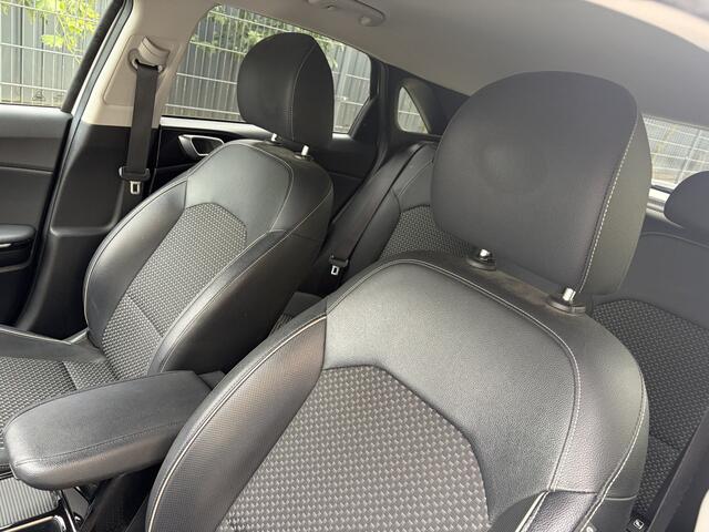 KIA CEE D Ceed 1.6 CRDi DynamicPlusLine / AUTOMAAT / NAVI / KEYLESS / INCL BTW