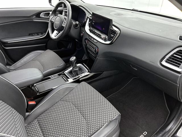 KIA CEE D Ceed Sportswagon 1.0 T-GDi 120PK ExecutiveLine / Panorama-schuifdak / JBL sound / Navigatie / Airco-ecc./ Pdc+Camera / Memory Stoel-Stuurverwarming / Apk 02-2028