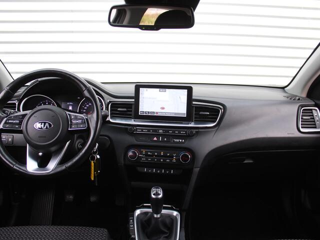 KIA CEE D Ceed 1.4 T-GDi DynamicPlusLine | 17 inch | Navi | Camera | Trekhaak | Stoel- Stuurverwarming |
