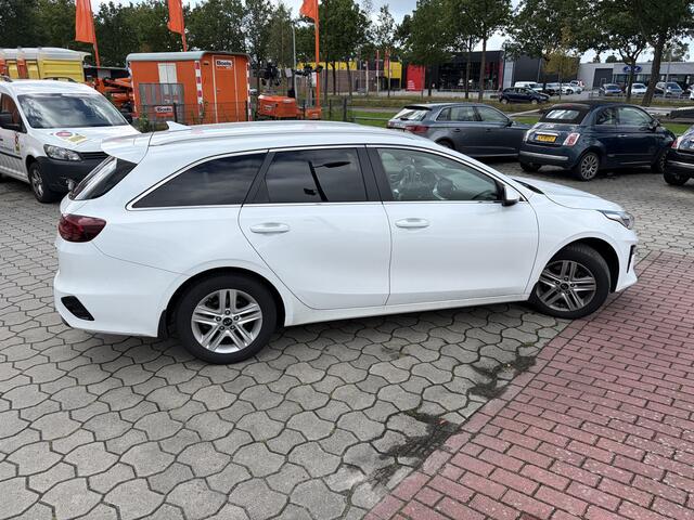 KIA CEE D Ceed Sportswagon 1.5 T-GDi DynamicPlusLine AUTOMAAT | Stoelvrw. | Trekhaak | Carplay | Rijklaar met beurt & garantie!