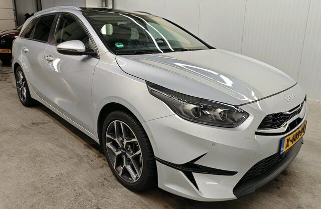 KIA CEE D Ceed Sportswagon 1.0 T-GDi ExecutiveLine Panoramadak Camera JBL Audio Stoelverwarming Stuurverwarming Parkeersensoren Extra getint Glas Navigatie Carplay Android Auto 17 Inch Velgen NL Auto