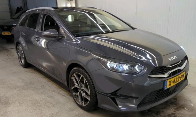 KIA CEE D Ceed Sportswagon 1.0 T-GDi ExecutiveLine Panoramadak Camera JBL Audio Stoelverwarming Stuurverwarming Parkeersensoren Extra getint Glas Navigatie Carplay Android Auto 17 Inch Velgen NL Auto