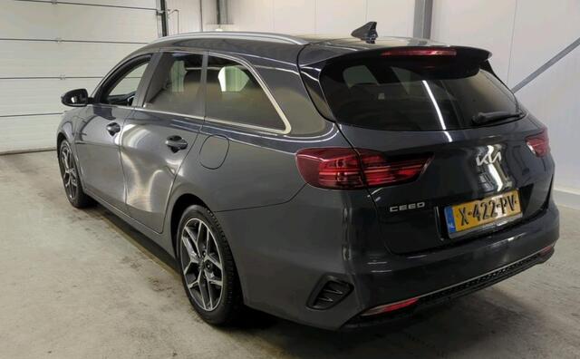 KIA CEE D Ceed Sportswagon 1.0 T-GDi ExecutiveLine Panoramadak Camera JBL Audio Stoelverwarming Stuurverwarming Parkeersensoren Extra getint Glas Navigatie Carplay Android Auto 17 Inch Velgen NL Auto