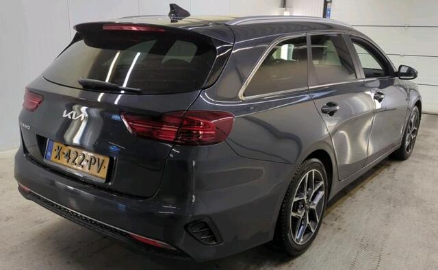 KIA CEE D Ceed Sportswagon 1.0 T-GDi ExecutiveLine Panoramadak Camera JBL Audio Stoelverwarming Stuurverwarming Parkeersensoren Extra getint Glas Navigatie Carplay Android Auto 17 Inch Velgen NL Auto