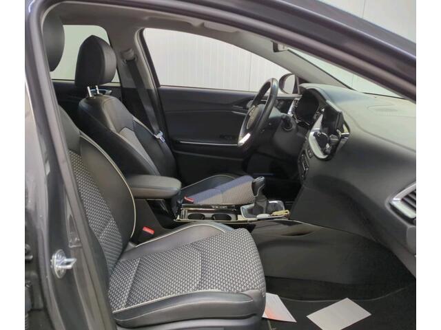 KIA CEE D Ceed Sportswagon 1.0 T-GDi ExecutiveLine Panoramadak Camera JBL Audio Stoelverwarming Stuurverwarming Parkeersensoren Extra getint Glas Navigatie Carplay Android Auto 17 Inch Velgen NL Auto