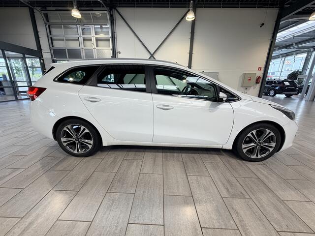 KIA CEE D cee'd Sportswagon 1.0 T-GDi 120pk GT-Line Summer Edition | Pano | Camera | Clima | Cruise | Stoel // Stuurwiel verwarming | All-Season banden |