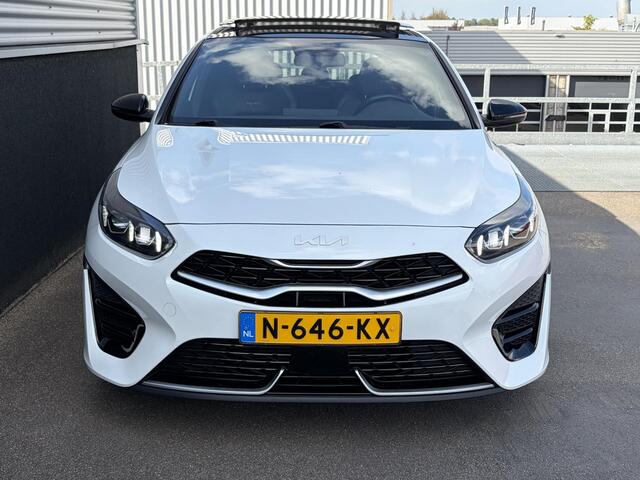 KIA CEE D Ceed 1.0 T-GDi GT-Line Schuif/kanteldak, Nieuw logo! Stoelverwarming- & Stuurwiel verwarmd, Dodehoekdetectie, Digitaal dashboard, Achteruitrijcamera, Navigatie
